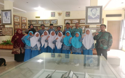 Kunjungan SMP MUTU Sampang Ke Wisata Arsip Masyarakat (Wamas) Sampang